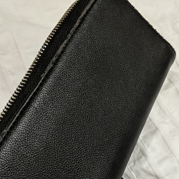 Black and Tan Guess Los Angeles Clutch - Picture 6 of 6